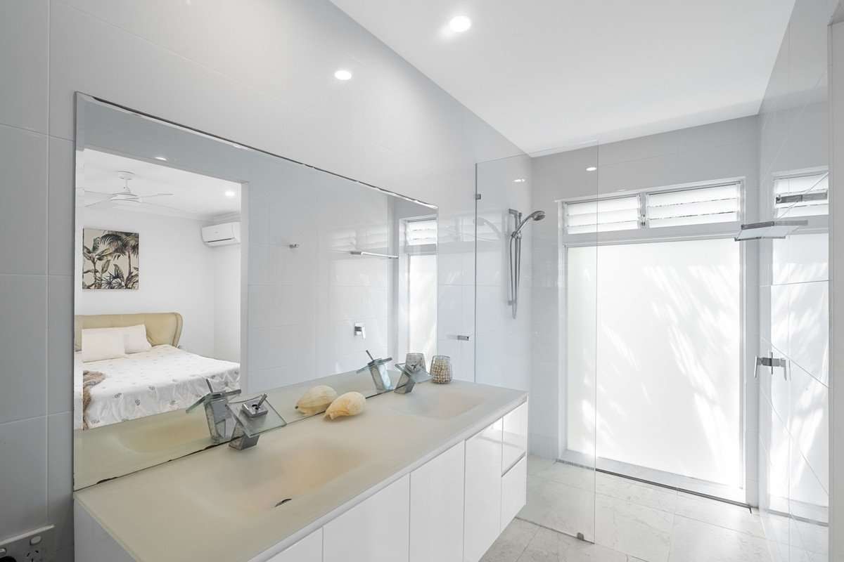 13 Delorme Street, NOOSA HEADS QLD 4567 - image #11