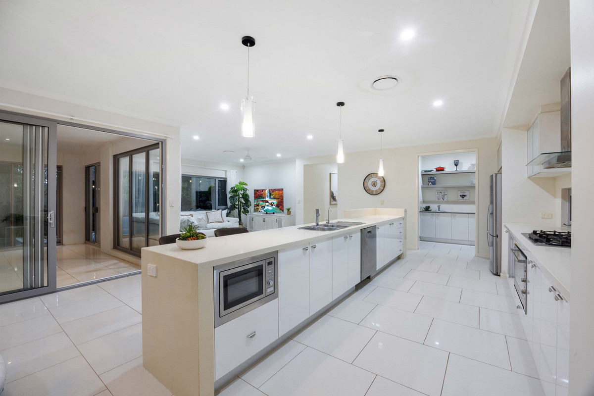 19 Grosvenor Terrace, NOOSA HEADS QLD 4567 - image #4